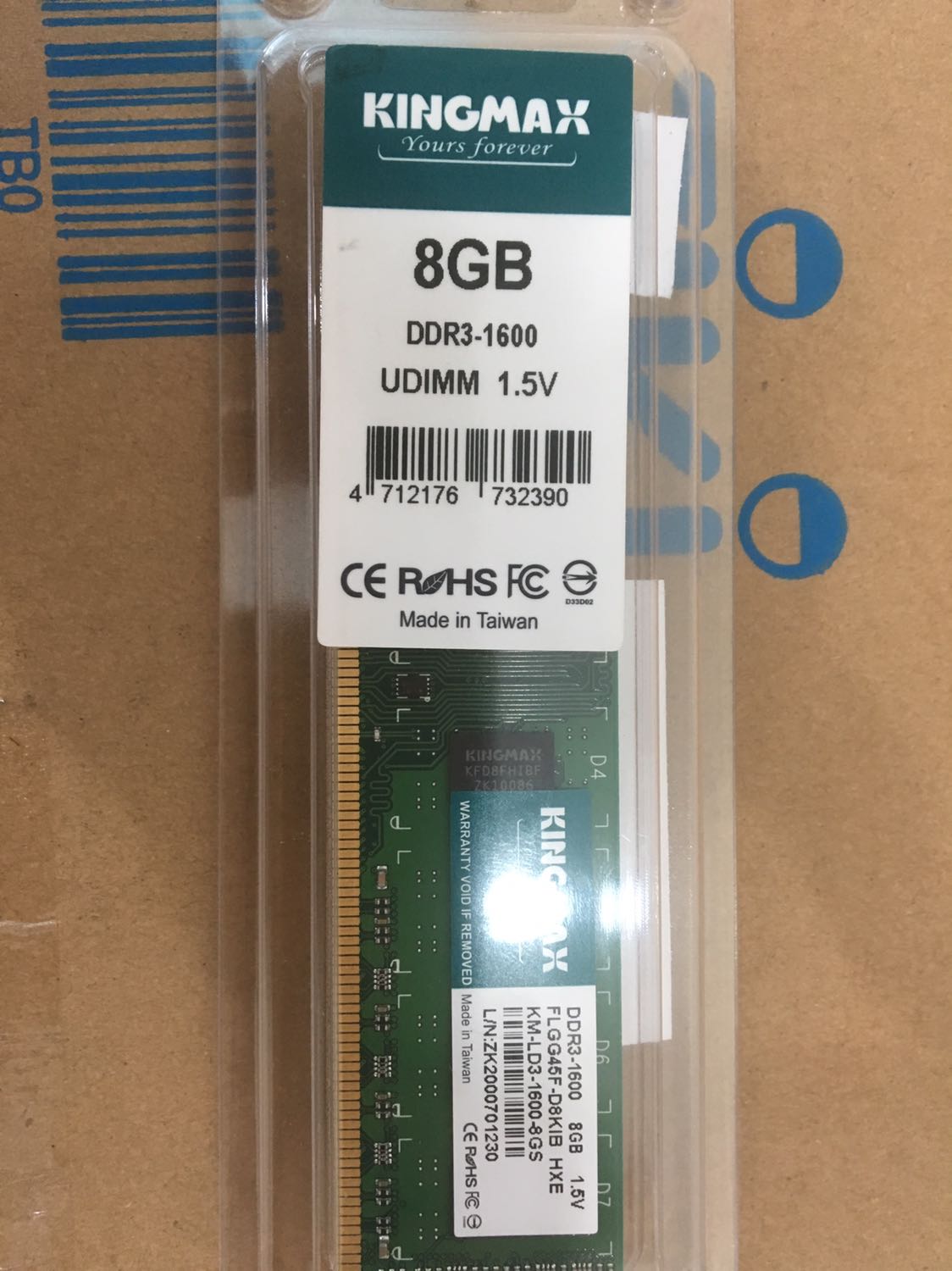 Ram chuẩn, giá tốt, giao hàng nhanh (Đặt hàng chiều hôm trước sang hôm sau đã nhận được hàng rồi - bất ngờ luôn) Hàng đóng gói cẩn thận, tem chính hãng + bảo hành đầy đủ