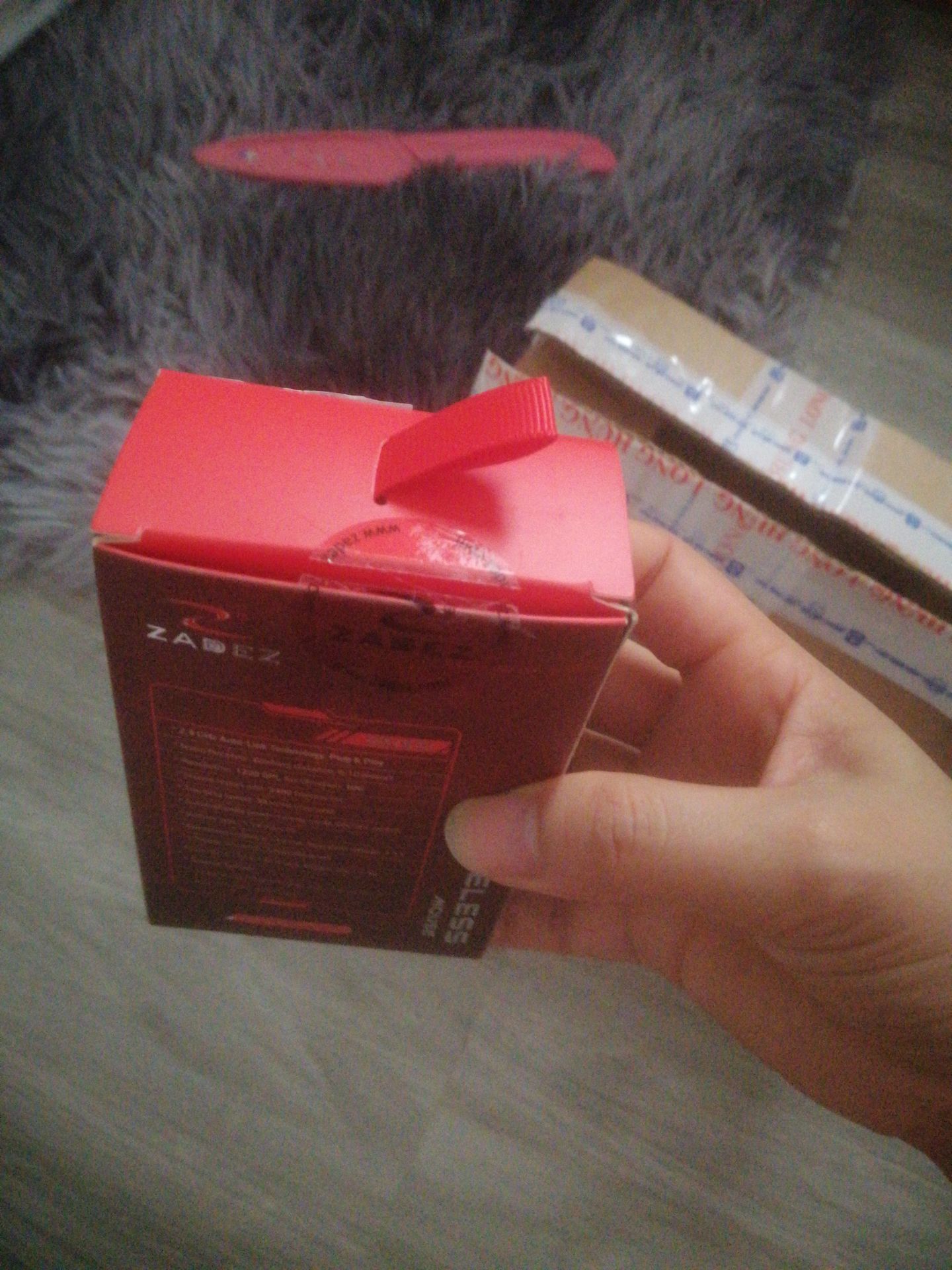 bị rọc tem rồi nhưng còn mới ạ