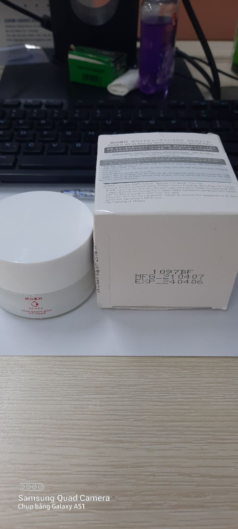 shop gioa kem cũ,kem bẩn,  hộp kem ko dán tem mác, dưới hộp in Exp 24 ***,
mua 185k 1 hộp kem hết hsd này về vứt, làm ăn mẩt đức