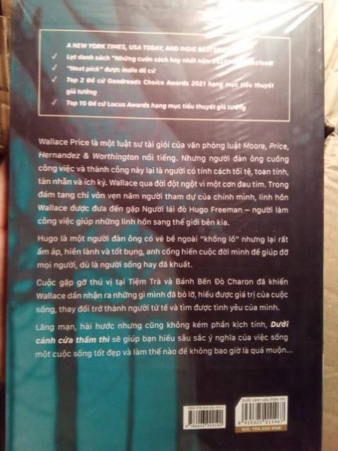 Giao hàng siêu nhanh, mình mới đặt hôm trước hôm sau nhận hàng luôn. Vì giao nhanh nên sách mới nguyên không bị móp méo. Bìa siêu đẹp luôn, mình ngắm từ sáng đến h chưa chán. MÌnh chưa đọc sách nên chưa có nx gì về ND, sẽ gửi feedback sau.