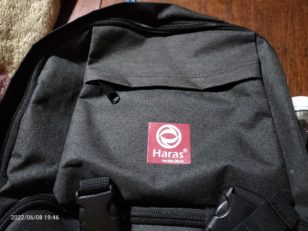 Mình mua lúc sale còn 99k. Áp thêm mã 30/99 nữa nên chỉ còn 69k. Mà cặp rất tốt. Shop đóng gói hàng kĩ. Mình rất ưng ý