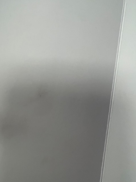 Mình mua sách trên tiki rất nhiều rồi và khá hài lòng 
Tuy nhiên lần này sách giao k có bóng kính, sách có nếp gấp như kiểu đã bị đọc, bên trong sách thì bị bẩn, ngoài ra hộp đóng sách còn có 1 chiếc túi nilon bị vo viên như kiểu giao cho ai đó bóc rồi 
Nói chung rất tệ