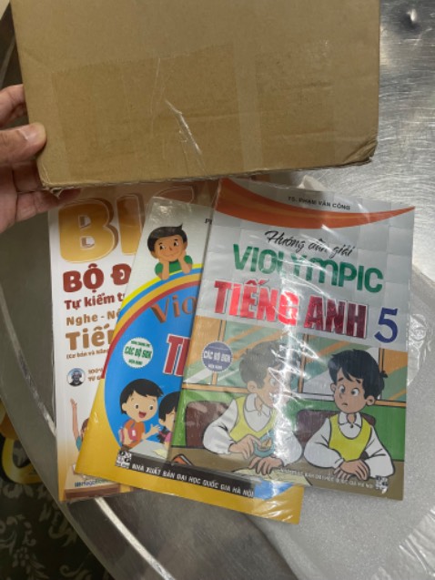 Mình mua bộ sách hướng dẫn violympic gồm toán, tiếng việt, tiếng anh( ba cuốn) nhưng chỉ nhận được hai cuốn.
