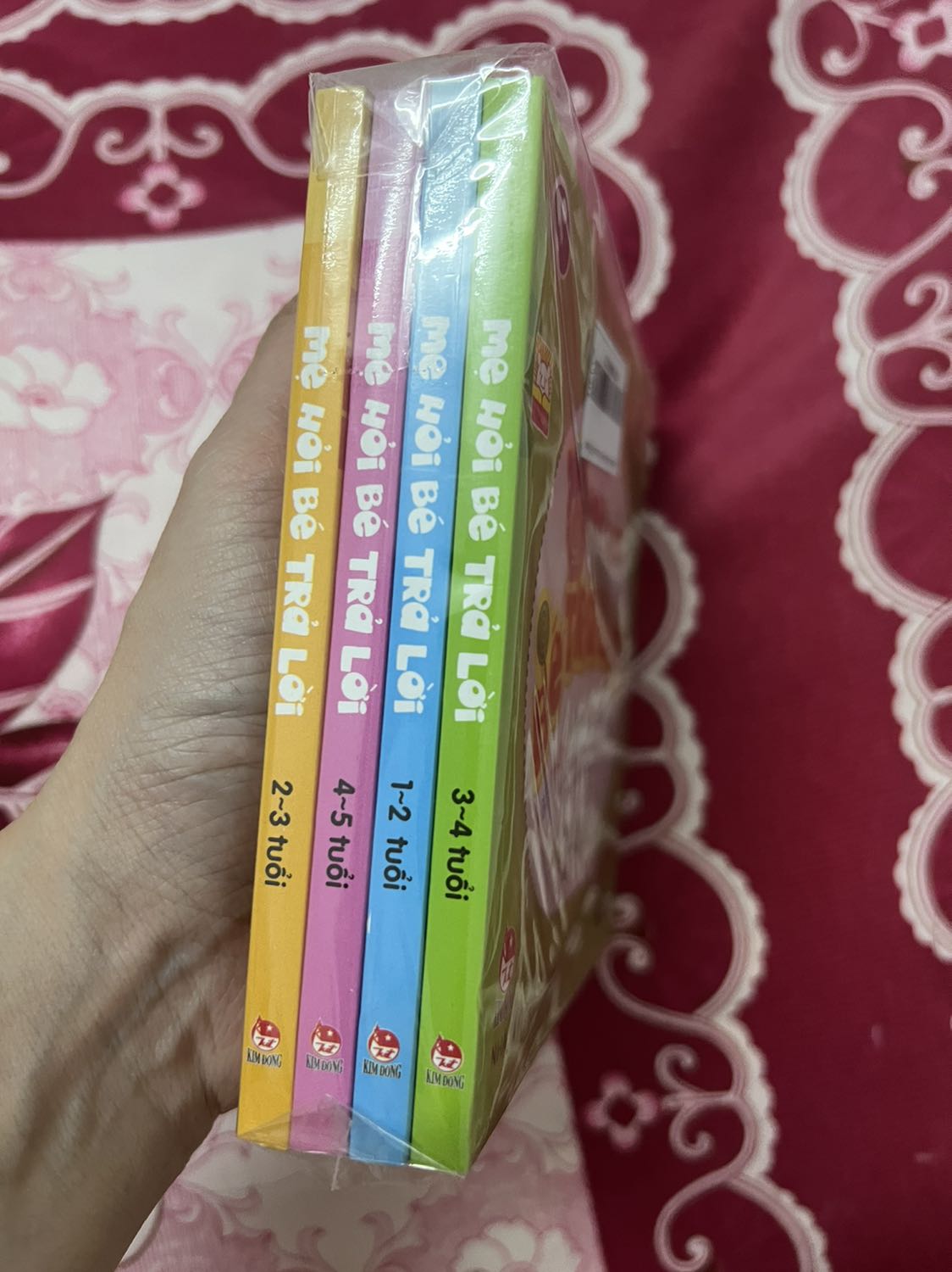 Giao hàng nhanh , sách rất bắt mắt với trẻ . Bé rất thích