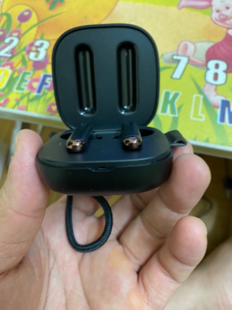 Tai nghe khá ổn, kết nối bluetooth nhanh, mới mua lên chưa đánh giá về chất lượng, nhân viên chăm sóc tận tình, giao hàng đúng hạn.