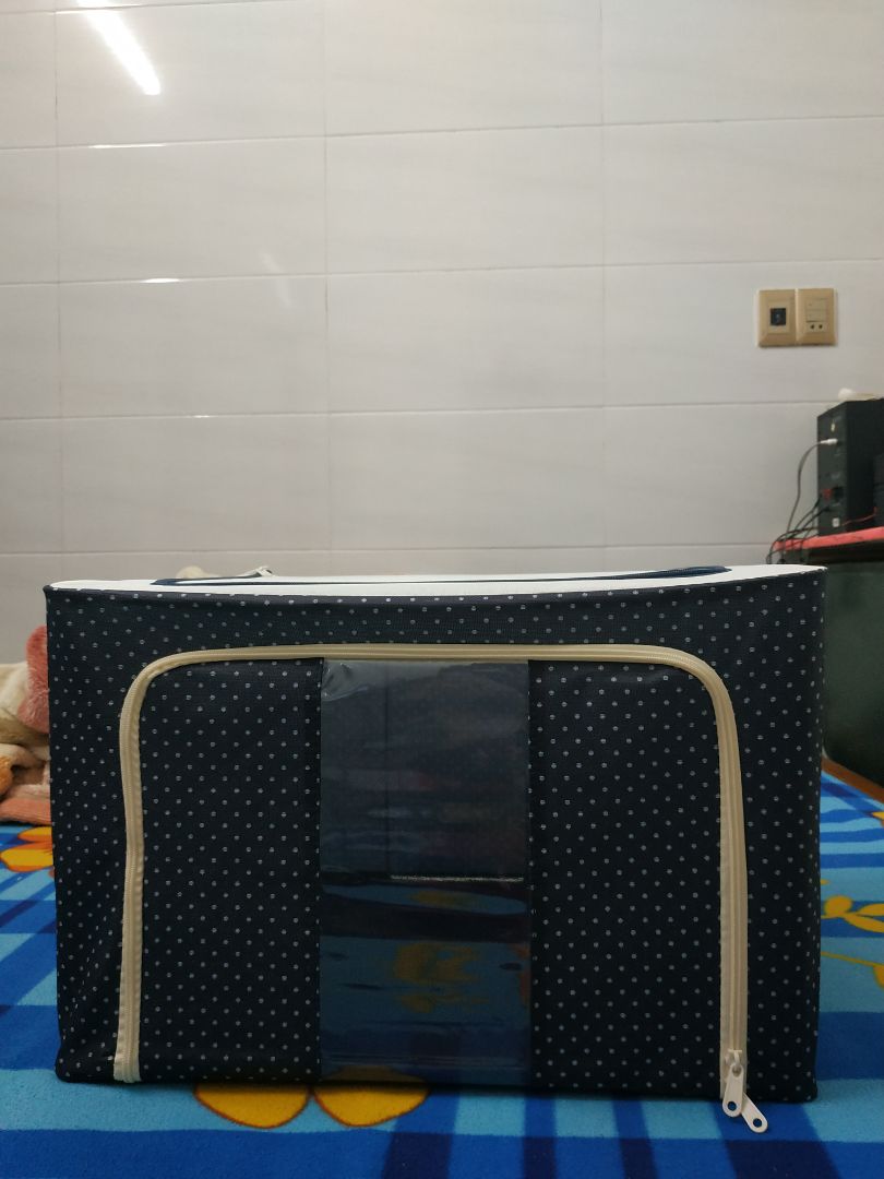 nhận túi cũng thấy hồi hộp lắm, sợ hàng bị vấn đề này nọ, mình yêu cầu nhân viên giao hàng gỡ từng túi một ra để kiểm tra, dựng túi. Dựng túi xong mới thấy yên tâm, túi đẹp, rất dễ thương, tuy nhiên thanh kim loại cũng còn hơi mảnh, chờ thời gian xem chất lượng thế nào. thêm một lần nữa yên tâm về tiki