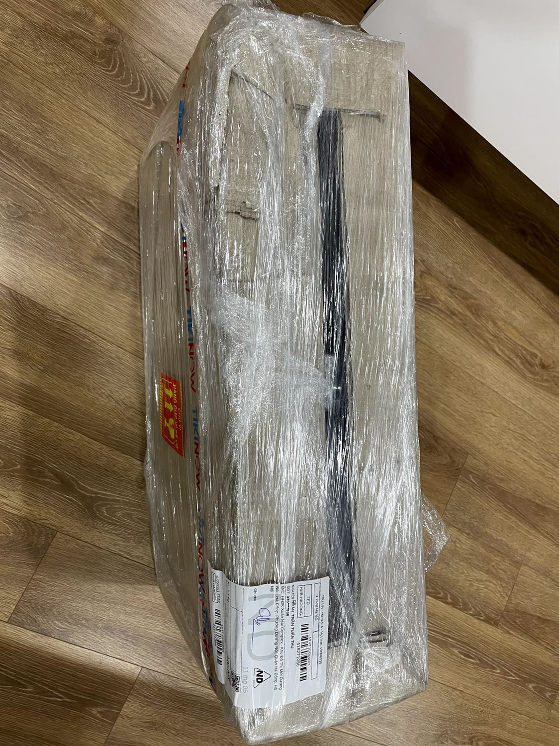 Luôn tin tưởng hàng của tiki traning, đóng gói cẩn thận, hàng chính hãng 100% bảo hành điện tử đầy đủ, chất lượng tốt, màn ko bị hở sáng quá nhiều ở mức chấp nhận đc, đây là lỗi chung của màn IPS rồi, vote 5 sao