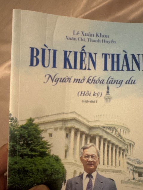 sách giao trễ, bìa gãy, dịch vụ kém từ fahasa đến tiki