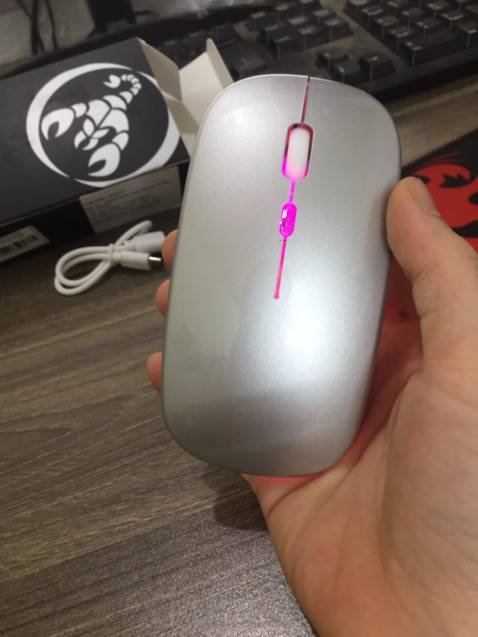 chim ưng, chuột nhạy, dùng sướng tay, thích nhất khoản có đèn led trông khá phê, êm mượt vote 5 sao, có cả tem phiếu bảo hành hẳn hoi nữa nha mn