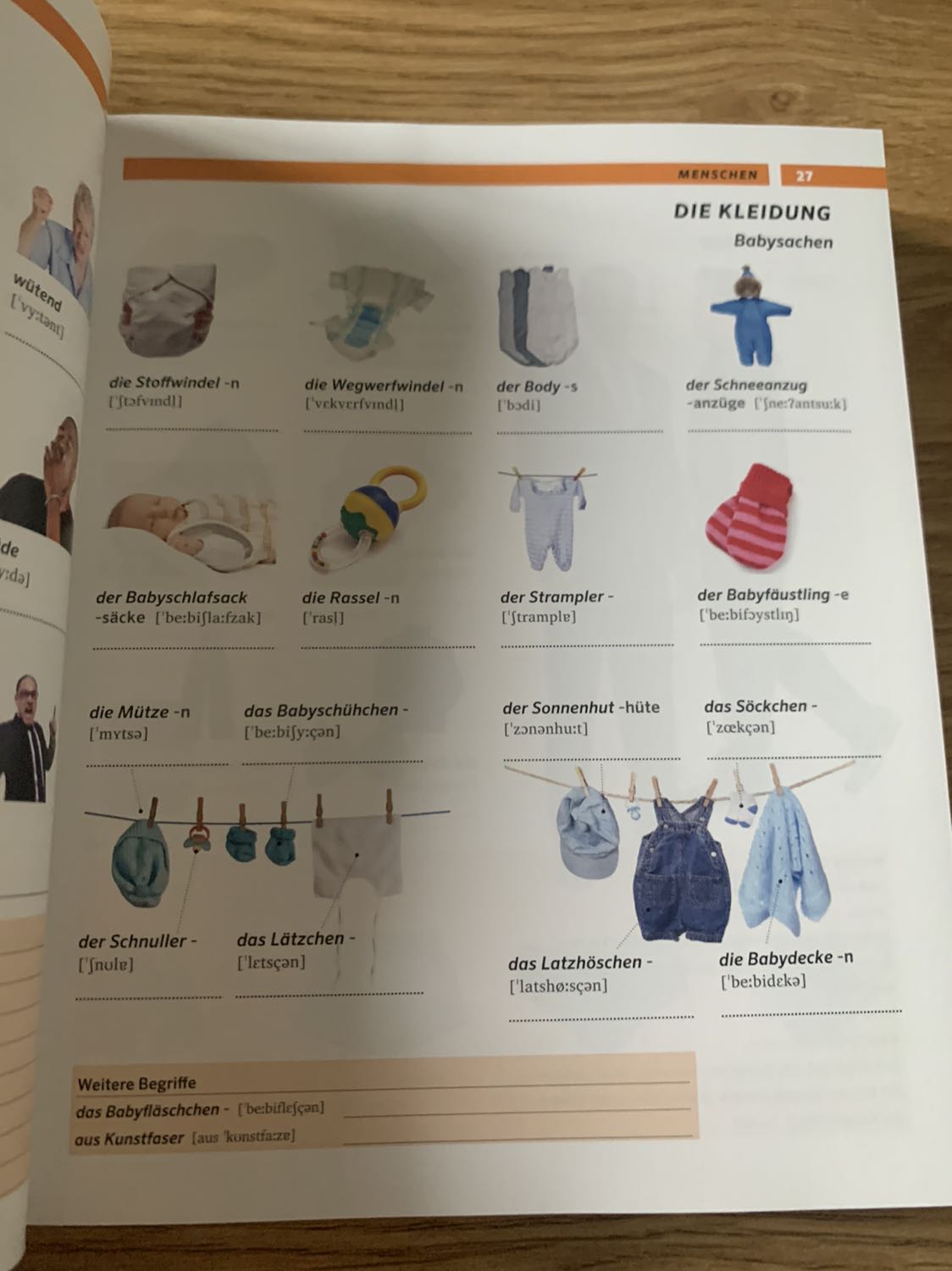 Sách nhỏ gọn đẹp nhưng không có tiếng Việt hay tiếng anh gì luôn toàn tiếng đức không à 🥹🥲🥲🥲🥲