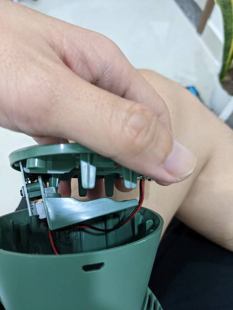 Quạt ko có pin nhe mọi người, phải xài điện trực tiếp để chạy. Cho 3 sao vì đẹp và ít ồn