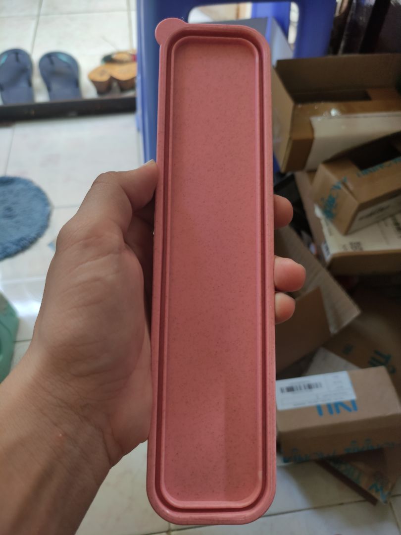 hộp đúng mô tả. nắp hộp kính. đựng mì hợp lý