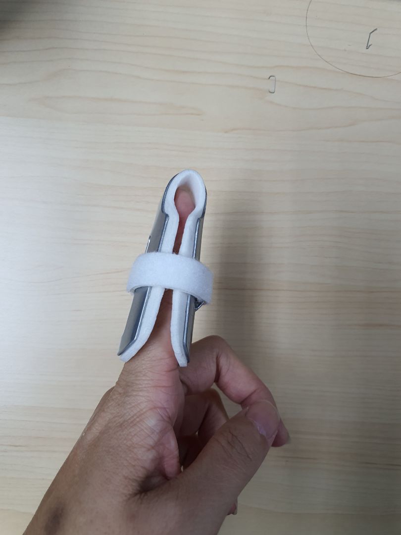 Sp như hình, nẹp chắc chắn, có thể chỉnh độ rộng chật, êm tay ko làm đau tay