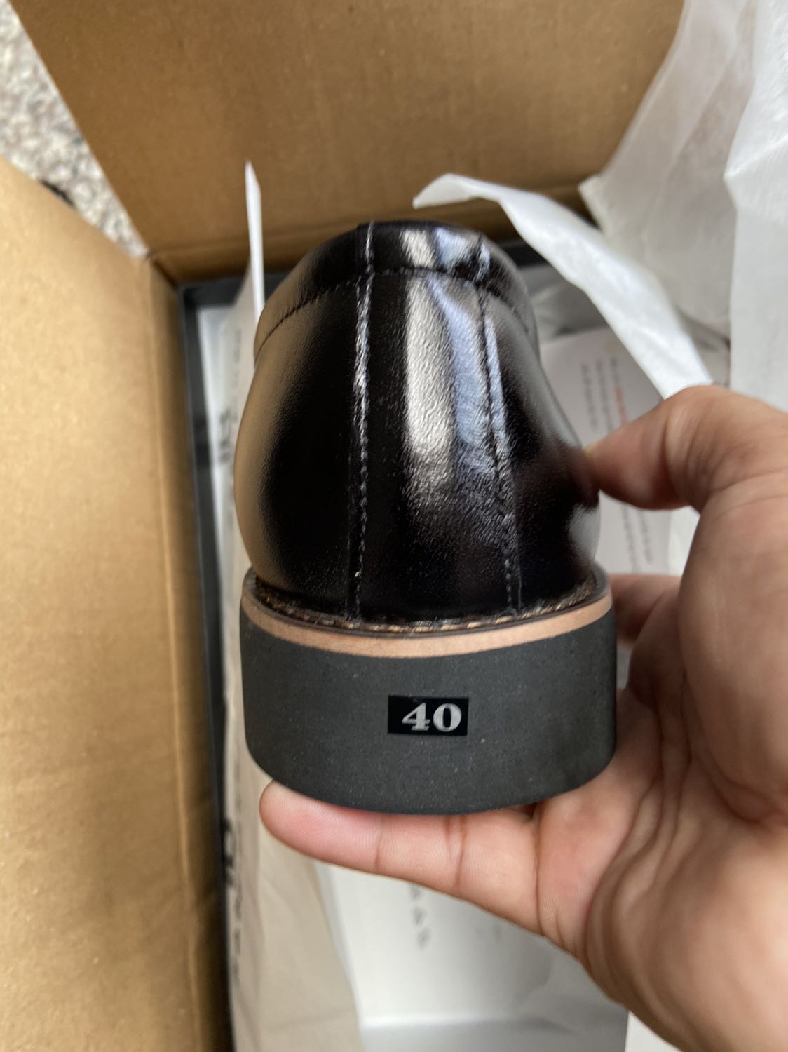Mình đặt size 38, nhưng shop giao size 40. Shop vui lòng đổi lại size cho đúng giùm. Cảm ơn. Mình đặt size 38, nhưng shop giao size 40. Shop vui lòng đổi lại size cho đúng giùm. Cảm ơn.