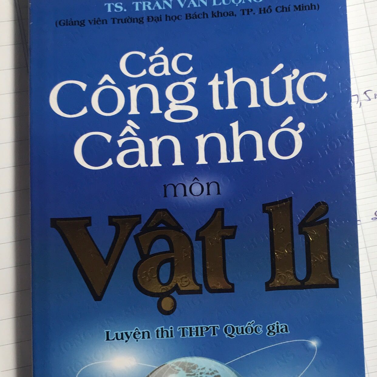 Giao hàng nhanh, sách đẹp tuy hơi xước vài chỗ nhưng mà giá rẻ nên nhìn chung thì ổn