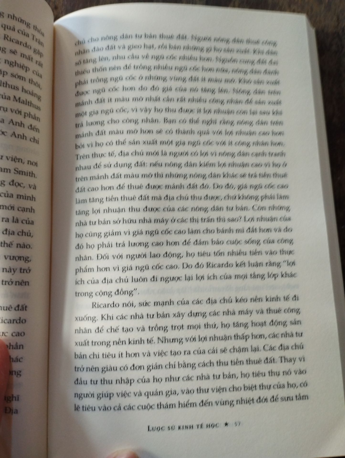 Rất thất vọng với đơn lần này. Mình mua 2 cuốn, cuốn LSKTH này thì giao muộn gần 1 tuần. Còn cuốn Hành trình cà phê thì bị bong gáy sách. PS: cuốn LSKTH này rất đẹp, giấy tốt.
