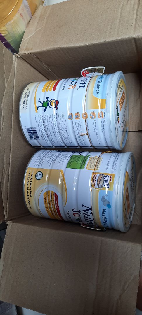 tình trạng như cũ. mặc dù gop ý mấy năm nay roi nhưng vẫn ko cải thiện. đóng sữa như đóng quần áo. bỏ vào thùng là xong. ko có lót chống sốc. may mà nv tiki trực tiếp giao. ko giao cho đối tác nên ko đến nỗi móp nhiều. hơi móp thôi. nhưng nếu đơn nay mà giao cho đối tác giao thì đóng kiểu này là hộp sữa nát bét rồi. tôi còn 2 đơn nữa do đối tác ghn giao. nếu đóng kiểu này là xong luôn. tôi sẽ ko nhận nếu sữa bi móp. 
chốt lại: tiki nói xin lỗi rồi tiếp nhận và xong cuộc nói chuyện là quăng lời khách vào sọt rác. tại km mới mua chứ chả bao gio mua tiki vì ko tôn trọng kh. nhưng mà sp hư hỏng thi cung ko thèm km làm gì.