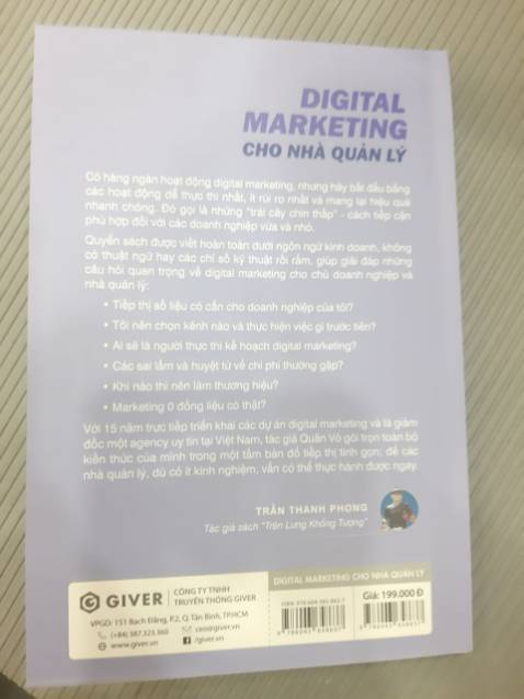 Cảm ơn tác giả đã cho ra cuốn sách giúp mình mở ra một chân trời mới, một góc nhìn mới về digital marketing. Sách viết dễ đọc, dễ hiểu, không nhàm chán giúp mình phần nào tự tin hơn bắt đầu lên kế hoạch xây dựng chiến lược tiếp thị cho doanh nghiệp.
Tiki giao hàng siêu nhanh, shipper thân thiện. 10đ
