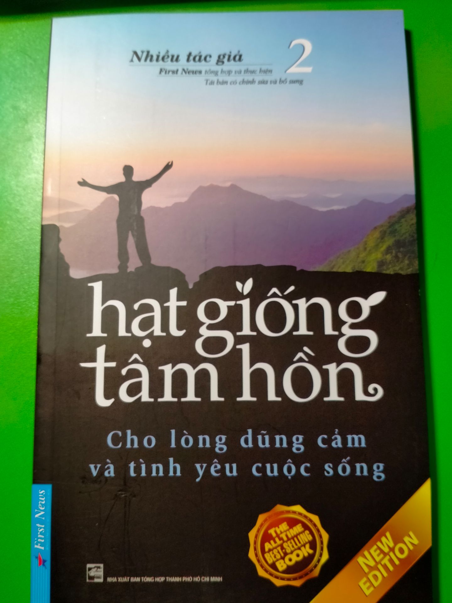 Sách nhận được mới, đẹp lắm, chất giấy thì phải nói là xịn xò, thơm, thích lắm luôn. Dịch vụ giao hàng thì miễn chê, mua được đúng dịp có coupon free Tikinow nên nhận hàng nhanh lắm luôn.