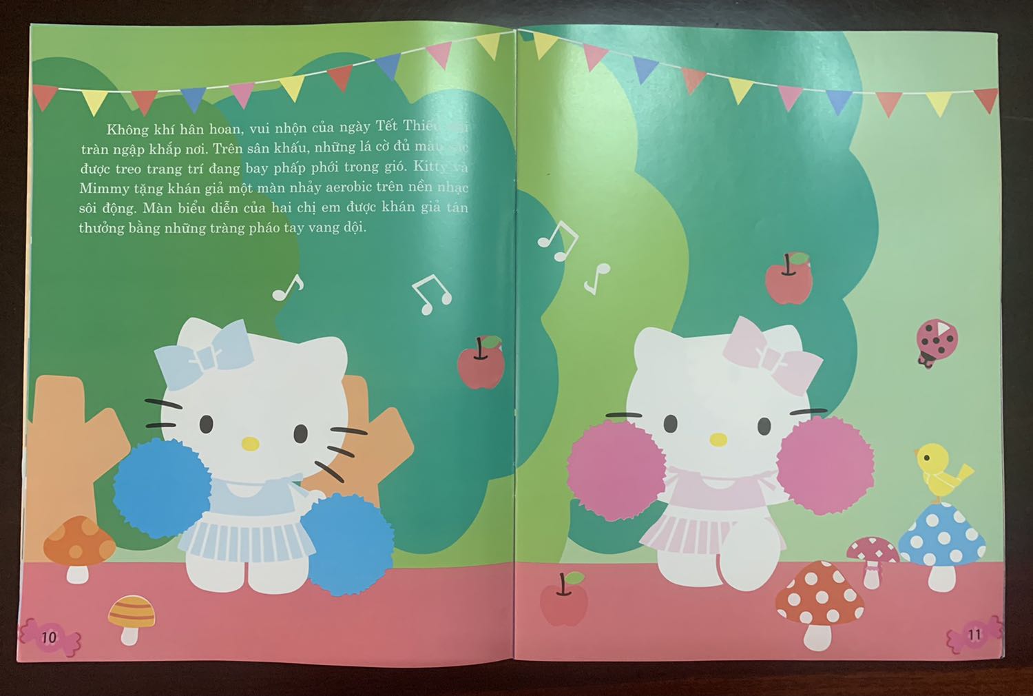 Series Hello Kitty dành cho thiếu nhi, màu sắc tươi sáng, dễ thương, vừa học vừa chơi với mèo Kitty, vừa dán sticker vừa đọc truyện. Món quà hè nho nhỏ, cuốn hút (hơn cả iPhone, iPad !) dành cho các bé gái. Fahasa gói bưu kiện rất cẩn thận, trang trọng, thích hợp để gửi sách làm quà tặng.