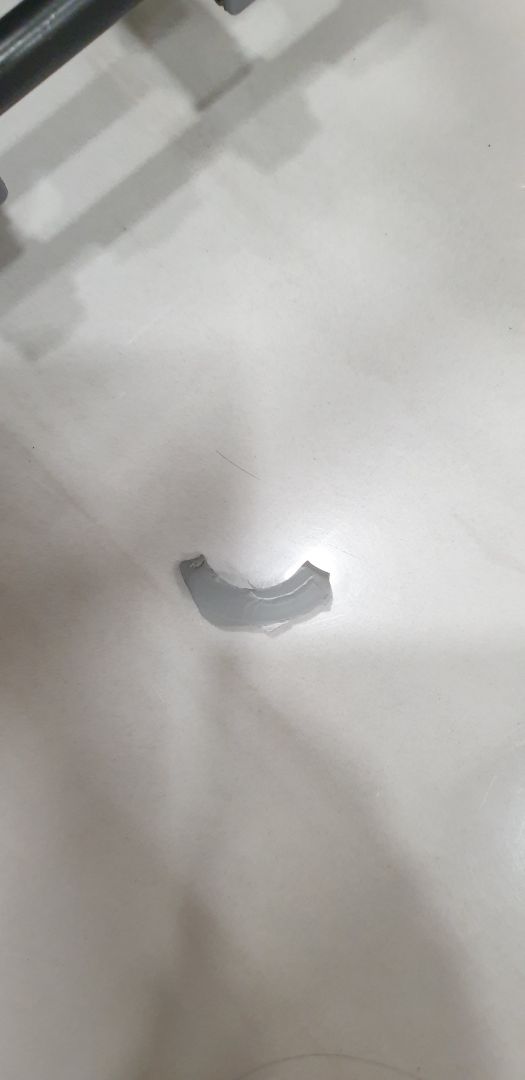 mới mở ra thì bể bánh xe! đề nghị tiki đổi lại sản phẩm