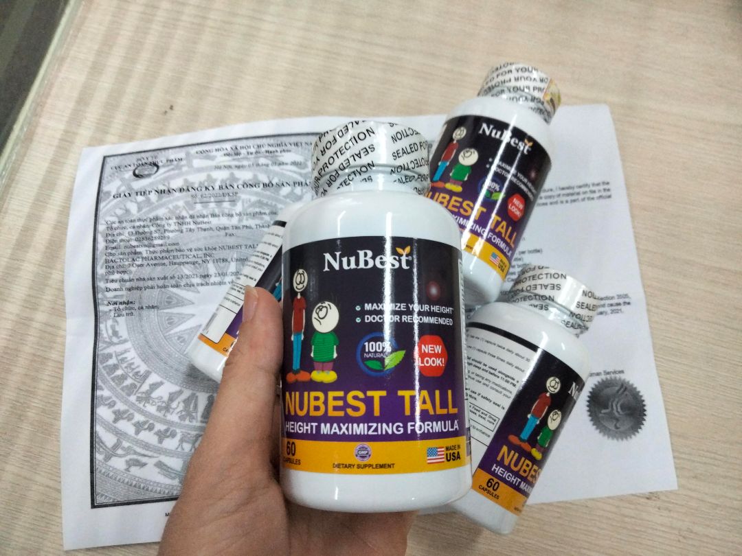 Con trai tôi không thích sữa, cứ phải quát mới chịu uống, tình hình vậy mà 10 tuổi rồi chỉ cao bằng mấy đứa nhỏ 7,8 tuổi trong xóm. Tôi cứ tưởng vậy mà con thấp bé nhưng khi thấy trai của bạn thân bên Mỹ, không uống sữa mà chiều cao rất tốt nhờ dùng Nubest Tall nên cũng mua sản phẩm này cho con uống. Bây giờ cháu mới uống 6 hộp mà đã cao thêm 3 cm, lại còn ăn uống tốt hơn nên tôi rất an tâm.