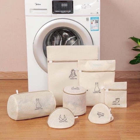 Túi giặt đẹp, dày, rất tiện lợi. Giặt đồ sạch. Nên mua. Có nhiều cỡ, giúp quần áo ko bị rối lúc giặt. Thấy dùng bền hơn những loại khác Túi giặt đẹp, dày, rất tiện lợi. Giặt đồ sạch. Nên mua. Có nhiều cỡ, giúp quần áo ko bị rối lúc giặt. Thấy dùng bền hơn những loại khác