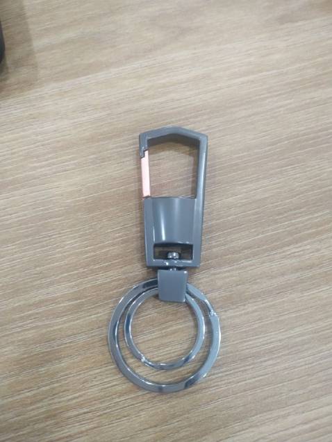 Giao hàng sai sản phẩm. Vào check lại đơn hàng thì đưa 1 link chính xác, nhưng khi nhấp vào lại ra link sản phẩm khác của shop khác. Đã vậy còn giao không giống mẫu nữa.