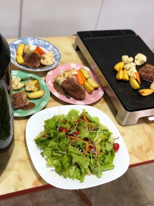 Dùng ổn, hôm nay mình làm beefsteak bằng bếp, rất nhanh và ngon. 10 điểm cho chất lượng