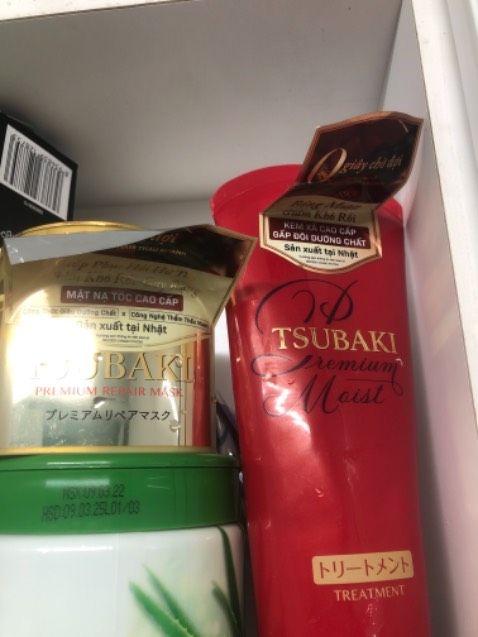 Mặt nạ này xài thấy xịn sò hơn tất cả các loại cùng giá mình đã từng xài, và thơm nữa. Với lại là dùng kem xả của hãng này ko thích bằng cái này nên dùng cái này thay cho kem xả luôn nha. Nói chug riêng cái mặt nạ là sản phẩm mà mình thấy sịn sò nhất của Tsubaki