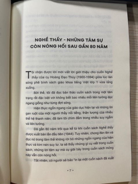 Sách đẹp,mỏng, giấy mịn, chất giấy không gây loá mắt, ngôn từ dễ hiểu, giao hàng nhanh (từ khi đặt đến lúc nhận khoảng 2-3 ngày) buồn 1 nỗi là không có bookmark Sách đẹp,mỏng, giấy mịn, chất giấy không gây loá mắt, ngôn từ dễ hiểu, giao hàng nhanh (từ khi đặt đến lúc nhận khoảng 2-3 ngày) buồn 1 nỗi là không có bookmark