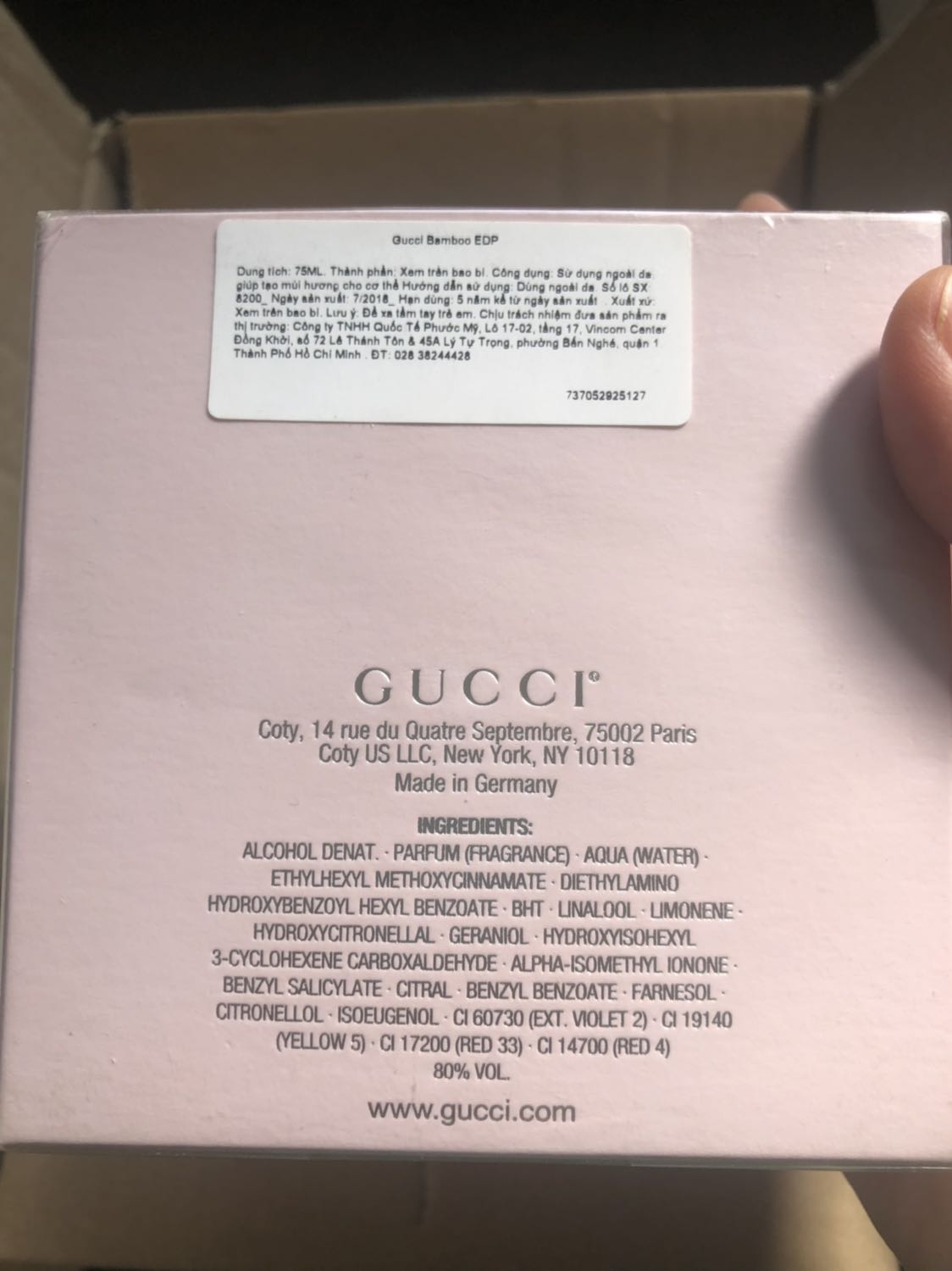 Tiki gói hàng kỹ, hộp còn bao bọc và tem dán 2 đầu luôn. Chai 75ml to đùng, xài mấy năm luôn quá. Nói là bamboo nên mình nghĩ nó tươi mát xanh rì này kia. Thực tế ngoài cái nắp vỏ như là đốt cây tre ra thì còn lại nó ở 1 bầu trời khác hẳn luôn. Mùi hương thiên ngọt, tông ấm, có cá tính riêng, ko bị đại trà, thích hợp thu đông, độ bền khoảng 3-4h nếu xịt ra khoảng ko rồi bước tới. Còn xịt trực tiếp lên cơ thể thì nồng chịu ko nổi. Mùi hương này xịt nhẹ để đi làm cũng được. Mình thích mùi tươi mát hơn mà chai bloom đặt cùng lúc chai này lại ko có hàng. Chán ghê.
