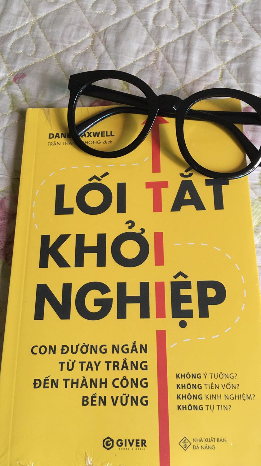 Mk biết đến anh Phong từ cuốn Khởi nghiệp bán lẻ đến giờ và mk rất tâm đắc vs những gì anh chia sẻ. Những điều đó rất cần thiết, hữu ích cho những ai đã, đang và sẽ khởi nghiệp. Cuốn Lối tắt Khởi nghiệp ms ra này của anh lại là 1 thành công nx sau những thành công trc đó. Mk chỉ muốn ns là TUYỆT VỜI ❤️❤️