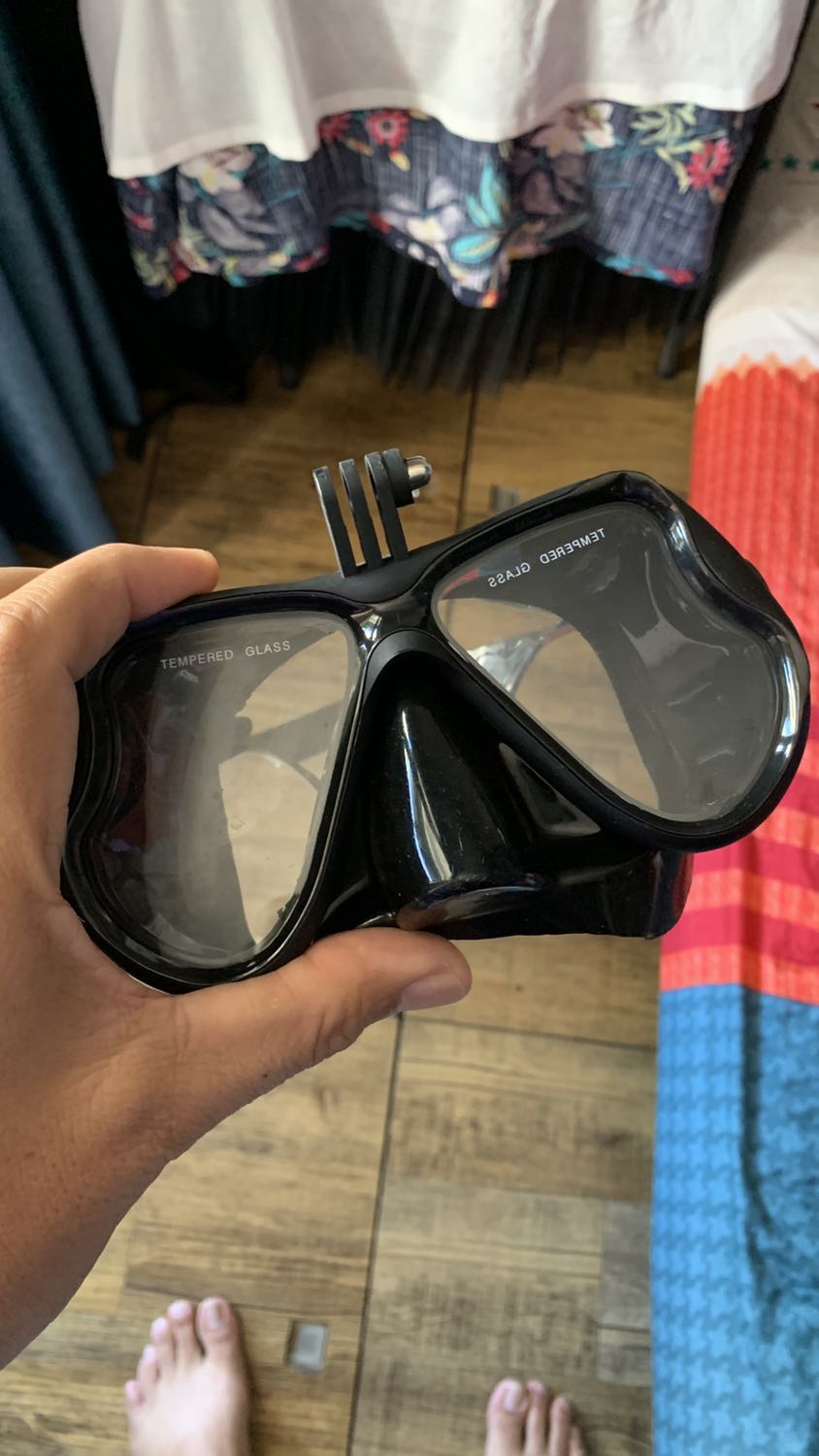 Rất thích và xử dụng rất nhiều trong chuyến đi Phú Quốc vừa rồi. Lại còn có chỗ lớ Gopro nữa chứ… nên mua