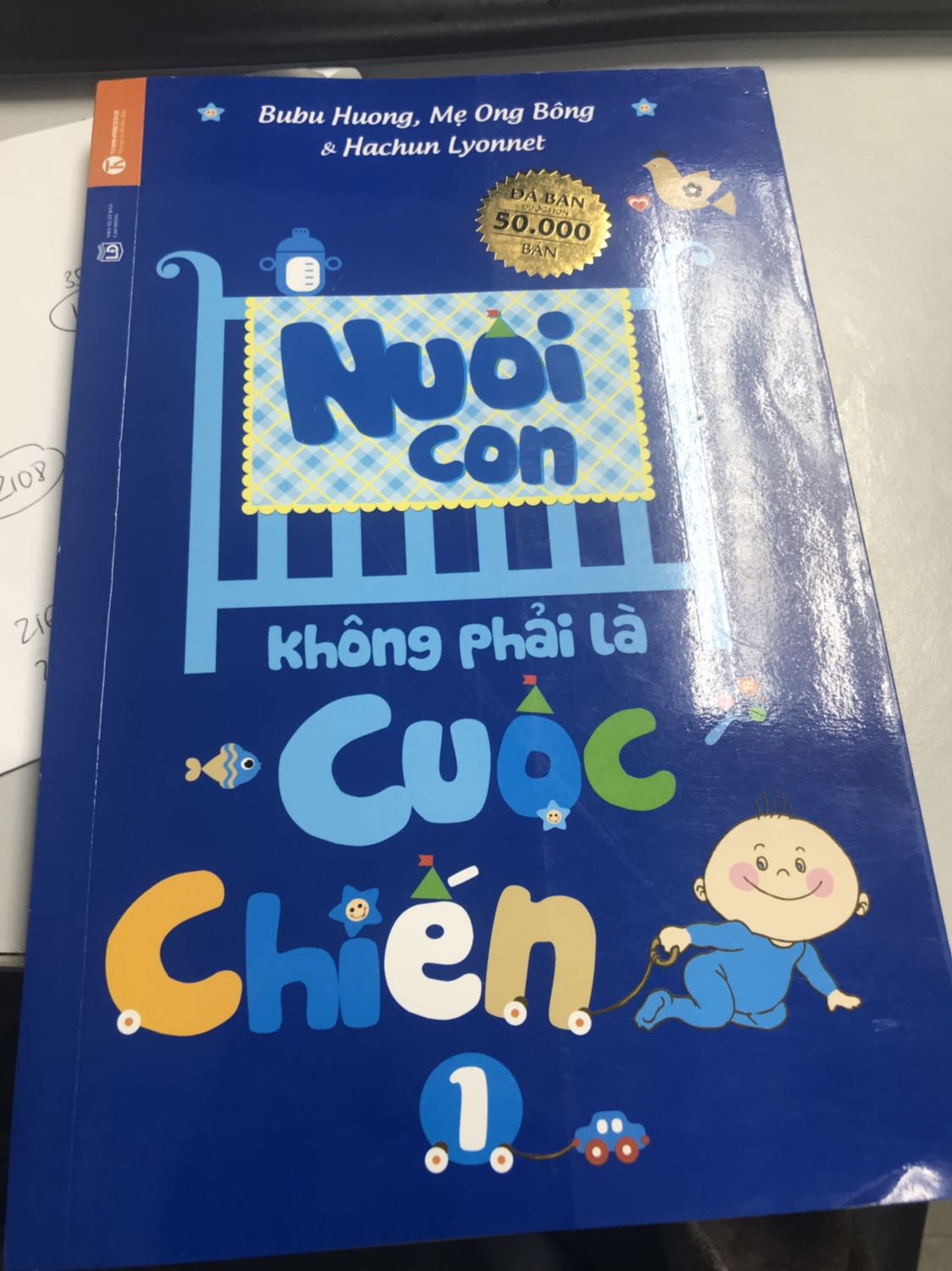Tiki giao hàng rất nhanh, mình được báo sang tuần nhận hàng nhưng thực tế thì thứ 7 đã thấy anh shipper gọi điện ra nhận rồi .
Ban đầu đọc cmt thấy nhiều người chê sách cũ cũng hơi lo, nhưng sách mình nhận đc thì rất mới. Sẽ còn ủng hộ dài dài :D