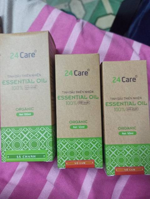 Giao hàng khá nhanh. Đóng gói kĩ, chất lượng. Còn tặng  quà như yêu cầu, khá thích. Mùi thơm, đặc trưng. Nghe tự nhiên. Phù hợp để làm nến thơm, máy khuếch tán, đừng hửi trực tiếp sẽ hơi nồng. Mùi  thơm, nhưng chưa quá khác biệt, chắc do để lẫn lộn. . Nên mua