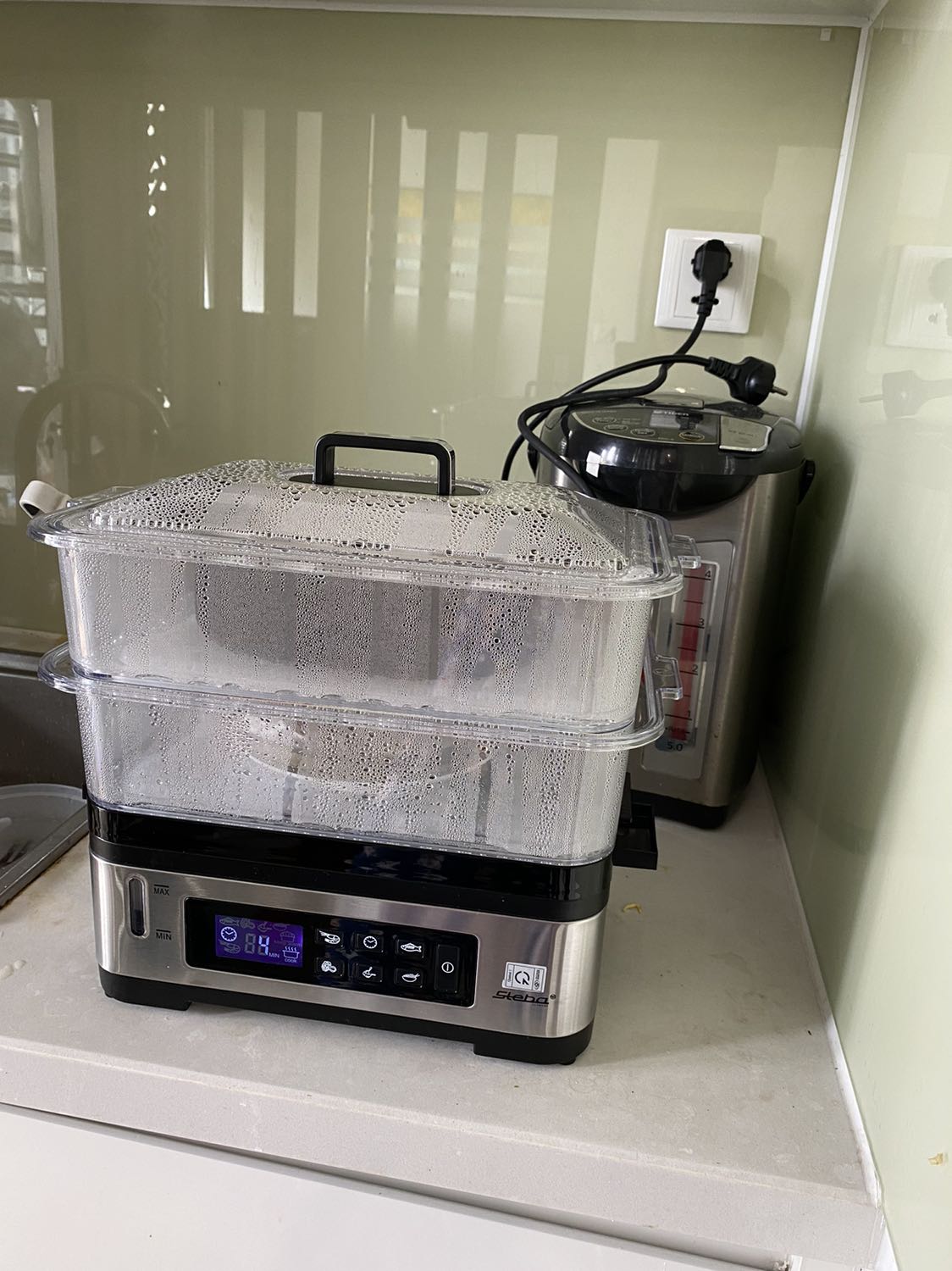 Sản phẩm đẹp, rất tiện dụng nấu cơm, hấp rau, hấp thịt cá trong một lần vận hành.