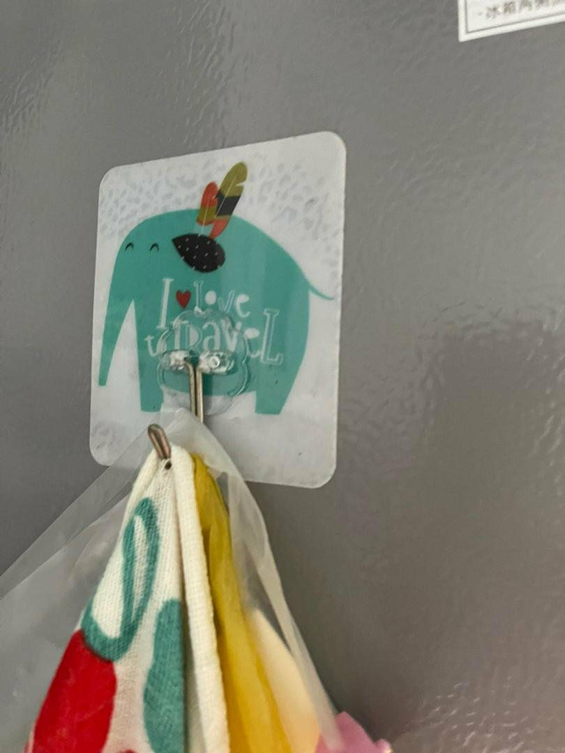 Giá rẻ nhưng dán chắc cực kì. Khuyên dùng trên tường gạch men thôi nha,tường xi măng,tủ sắt bao rớt lun