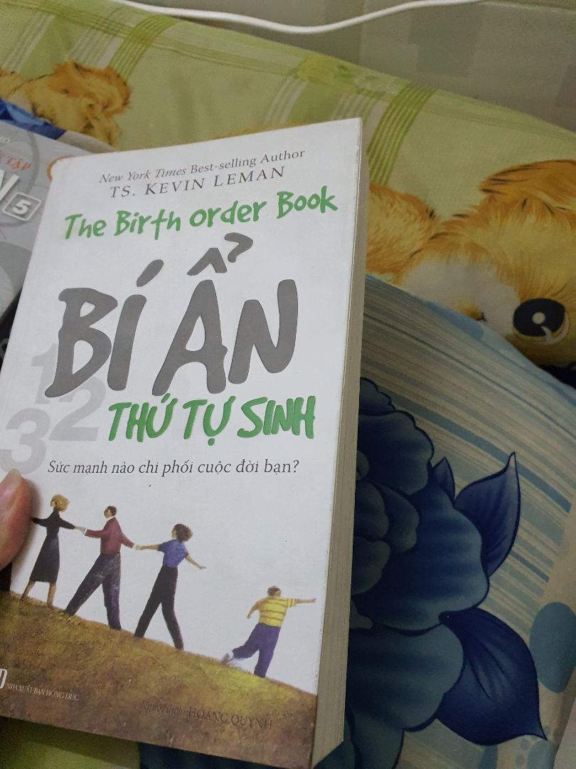 sách rất bụi, bẩn bị quăn góc. Rất không hài lòng