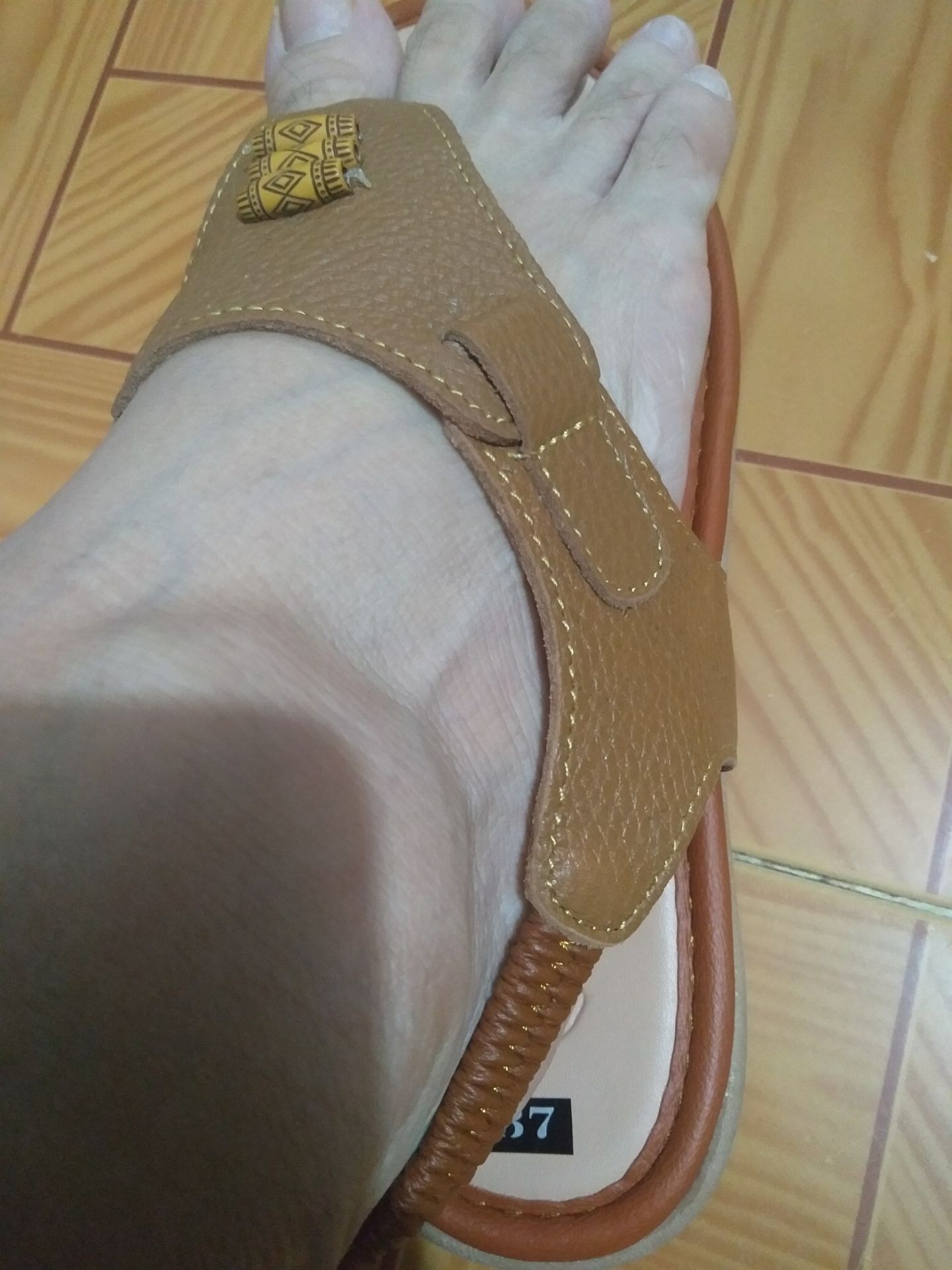 dép bền đẹp,  êm. đặt size 37 hơi rộng tý nhưng đẹp.  luôn ủng hộ tiki dép bền đẹp,  êm. đặt size 37 hơi rộng tý nhưng đẹp.  luôn ủng hộ tiki