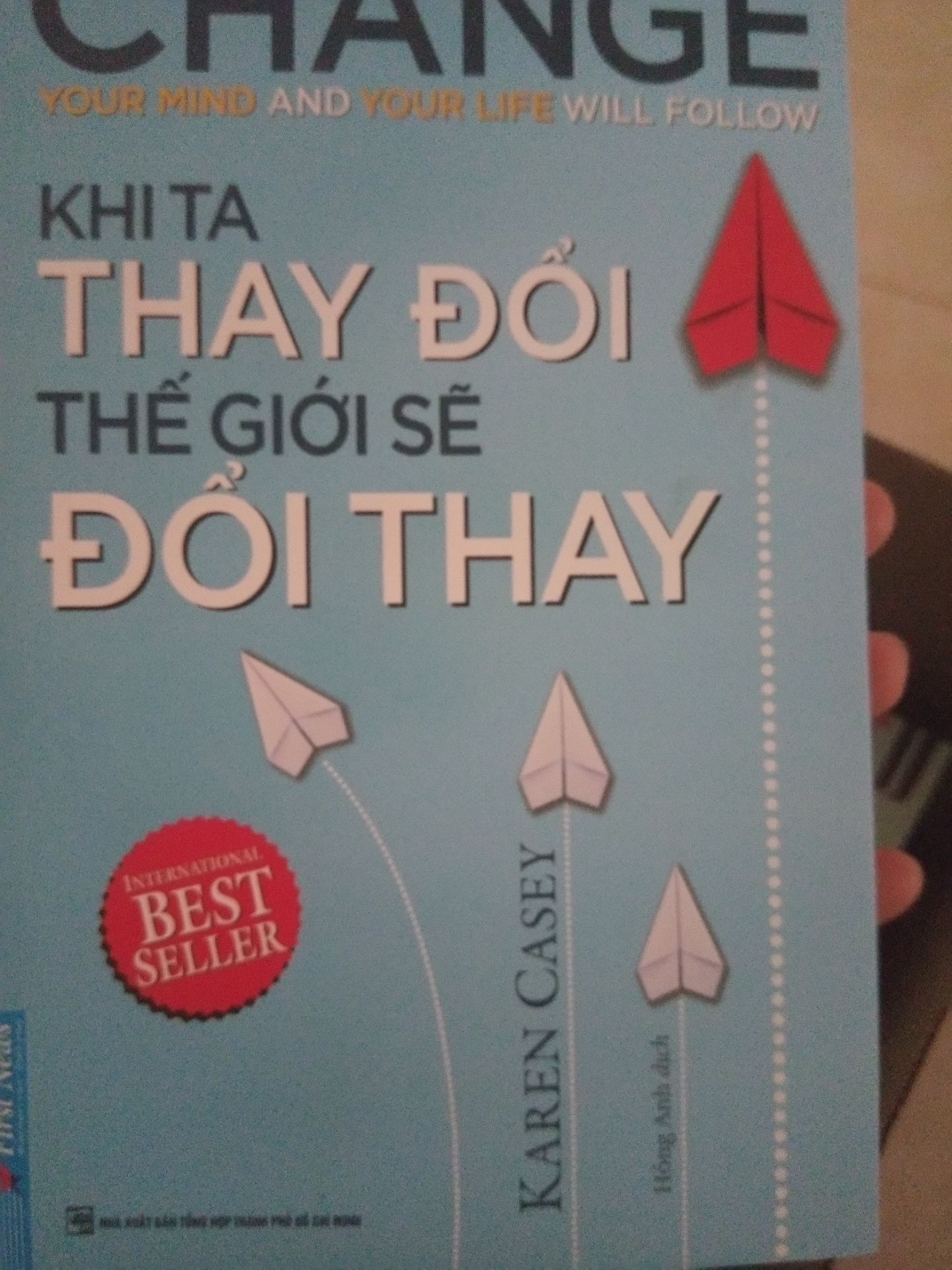 mình thật sự hơi thất vọng, sách không được bọc cẩn thận, nhưng giao hàng nhanh nên mình sẽ cho 4 sao