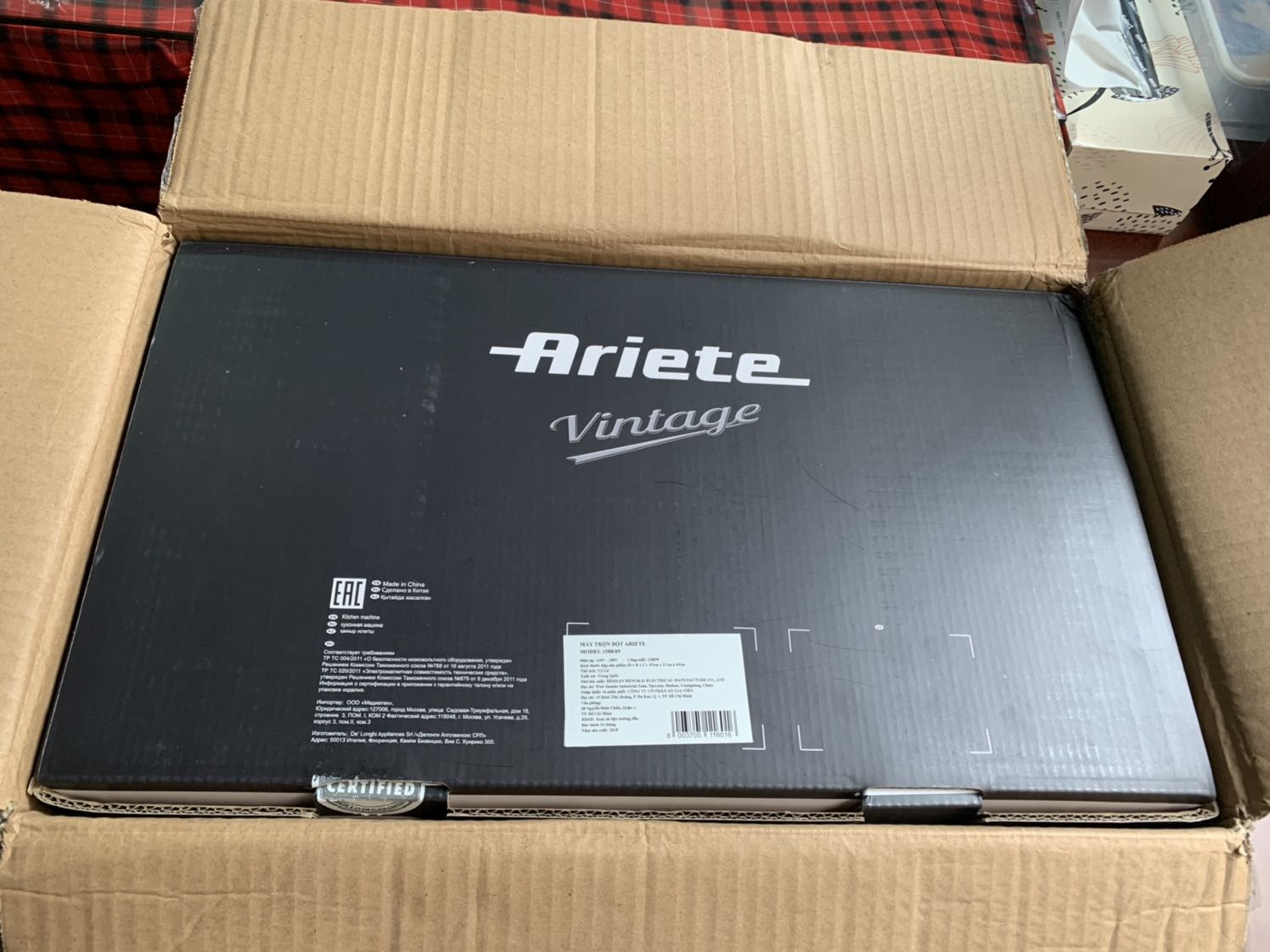 Giao hàng đúng hẹn, đóng gói cẩn thận, máy đẹp nhưng khi sử máy phát ra tiếng ồn khá lớn.