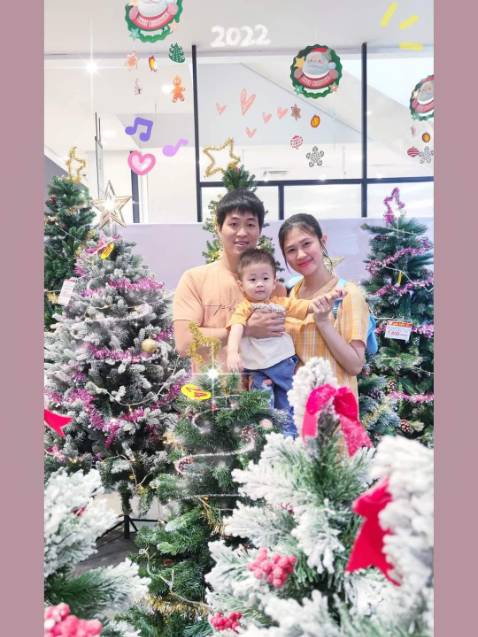 nếu có muốn tăng sub,tăng view,tăng giờ thì nhớ né gương mặt XẤU này ra nha.
nó nhận 500K xong,bảo rằng trong ngày sẽ lên đơn cho mình.trong 1 ngày sẽ tăng 100 sub,trong 3 ngày sẽ có thêm 4000g và bật kiếm tiền cho mình.
mình đã nghe theo lời nó và đã chuyển cho nó 500K.tới giờ đã 1 ngày trôi qua rồi mà 1 sub cũng không thấy tăng,1 giờ xem cũng không thấy có.
tlúc chưa chuyển tiền thì nó ăn nói lịch sự lắm,chuyển tiền xong nó im re luôn,mặc kệ mình có hỏi gì,nó đang online vẫn không trả lời,như vậy thuộc cái phường *** rồi còn gì?
tiền của người ta "dễ nuốt" quá sao không sợ mắc nghẹn rồi chết bất đắc kỳ tử?
một người 500,mười người 5000000,cứ tính theo cấp số nhân sẽ thấy nhiều như thế nào,
500K không đáng là bao, chấp nhận mất 500 để cho nó "hưởng" hết bệnh tật của cả dòng họ nhà mình thì cái giá đó quá rẻ?
cũng có vợ con rồi mà ?sao làm ăn gì mà *** lọc *** vậy?
bản thân nó chắc sẽ không bị sao đâu,vì nó sẽ là người mạnh khoẻ để lấy những đồng tiền *** về được mua thuốc cho người nhà nó uống./.