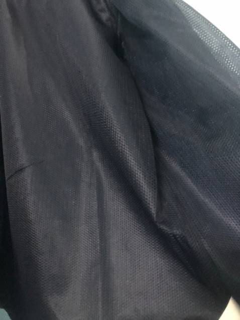 ÁO khoác gió siêu nhẹ, 2 lớp cách nhiệt ổn, áo khá tiện lợi khi có thể mặc được cả năm, vừa làm áo giữ nhiệt, hoặc cũng có thể làm áo chống nắng luôn nên mua sẽ ko bị lãng phí... Giá S còn 300k cũng được, độ bền thì cần thêm tgian mặc xem sao, 4,5 * chất lượng. 5 * dịch vụ tốt, gói hàng chuẩn bị hàng siêu nhanh. Good!!