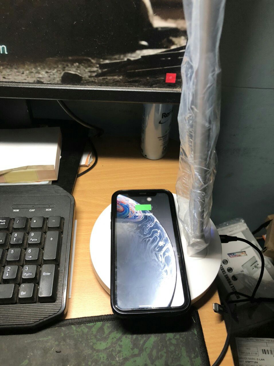 Mới sử dụng dược vài ngày thấy khá ưng
- Hỗ trợ sạc không dây cho điện thoại Qi 
- Thiết kế gập lại vs 2 trục tiện lợi 
- 2 lựa chọn đèn: trắng và vàng 
- chế độ hẹn giờ 
Mình mới trải nghiệm đc các tính năng trên còn chất lượng ntn thì sử dụng thêm mới bik đc 
Chung quy hài lòng về sp