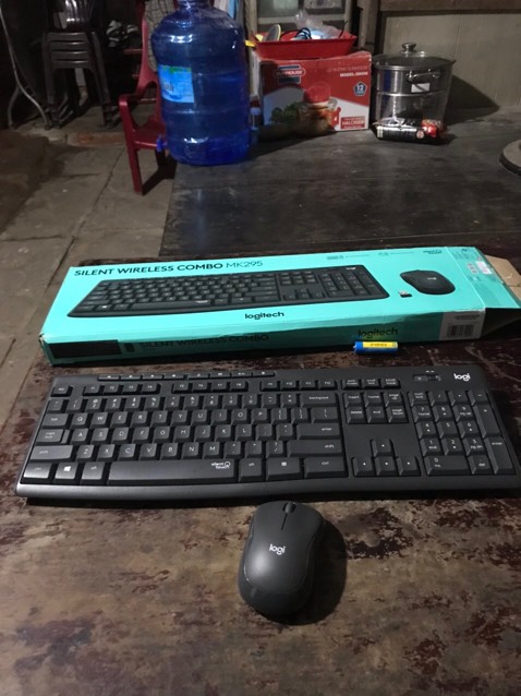 Shop ơi bàn phím lên đèn chuột ko lên, ko dùng dc bạn làm ơn giúp đổi hàng giùm nha.