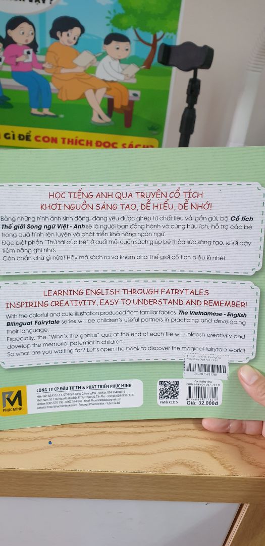mình tưởng sách làm bằng chất liệu vải như mô tả nhưng ko phải mà làm bằng giấy như bình thường nên rất thất vọng