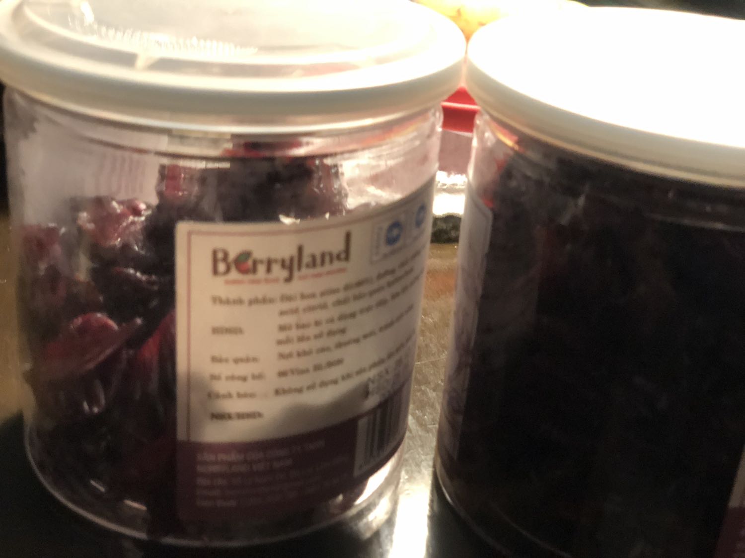 Thấy 2 hộp nhưng khi nhận hàng thì một hộp còn nguyên seal còn 1 hộp thì khg còn nguyên nắp đã mở và chỉ nửa hộp. Mong giải thích??