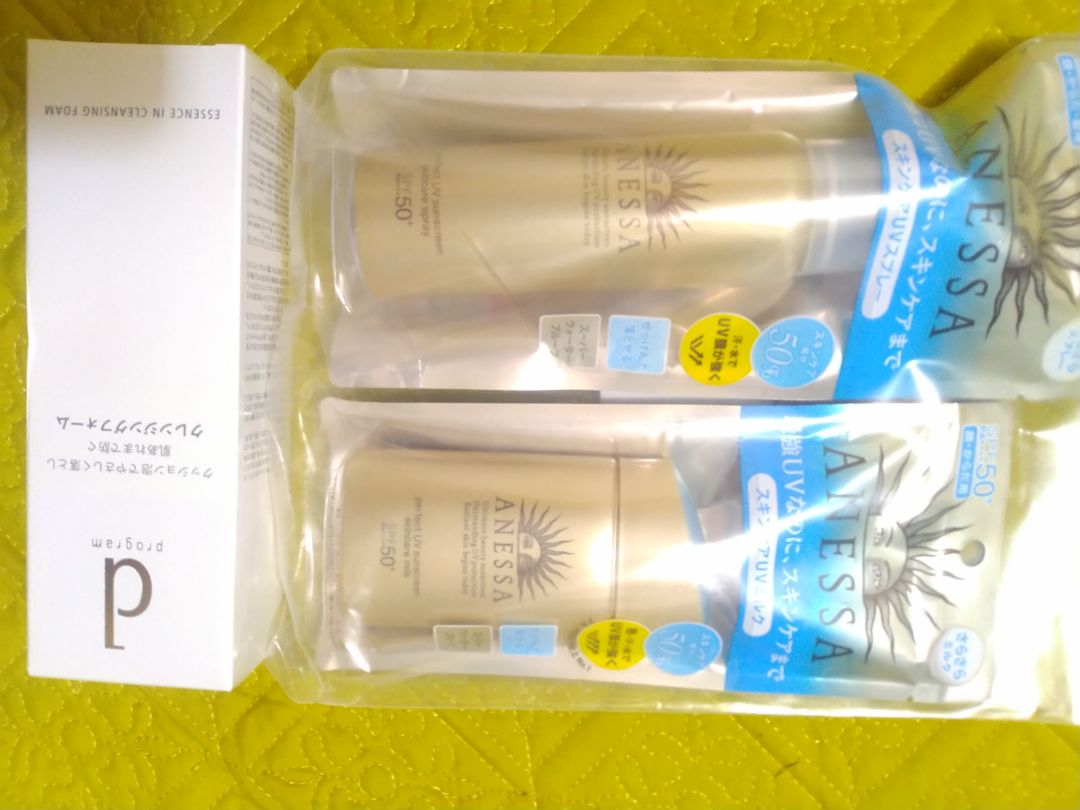 *đóng gói kỹ càng
*chống nắng dạng sữa lỏng dễ tệp vào da mà không hề dính bết
*xịt chống nắng cũng rất thích
(•được tặng thêm sữa rửa mặt: lọ khá tovới chất lượng không có gì phải chê cả)

=> tổng kết combo: TUYỆT ZỜI không sợ ông mặt trời