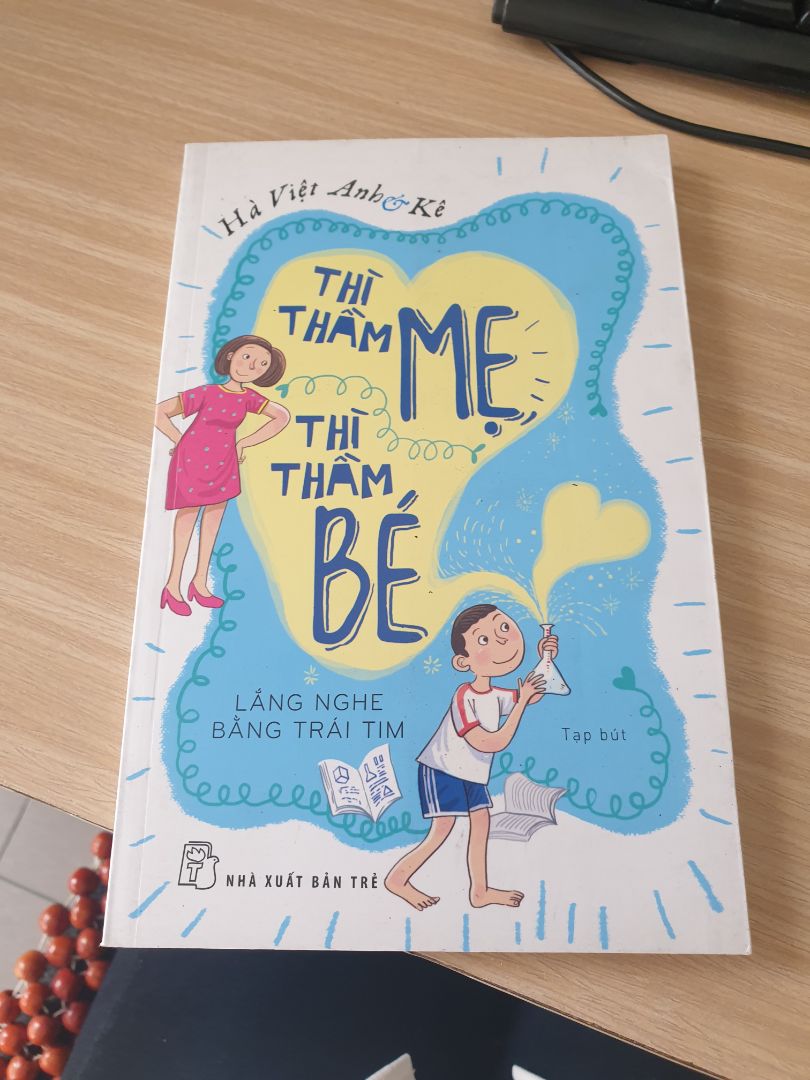 giấy đẹp. tâm sự của 1 *** về con trai. ko nhiều hướng dẫn dạy con cụ thể. những mẫu chuyện khá dễ thương nhưng mình nghĩ đây là 1 trường hợp trẻ đặc biệt ko điển hình lắm nên đọc để chia sẽ cảm xúc về con cái với tác giả thì ok nhưng với mục đích phương pháp dạy con thì ko cung cấp j nhiều. mua sell có 5k nên đọc cho vui